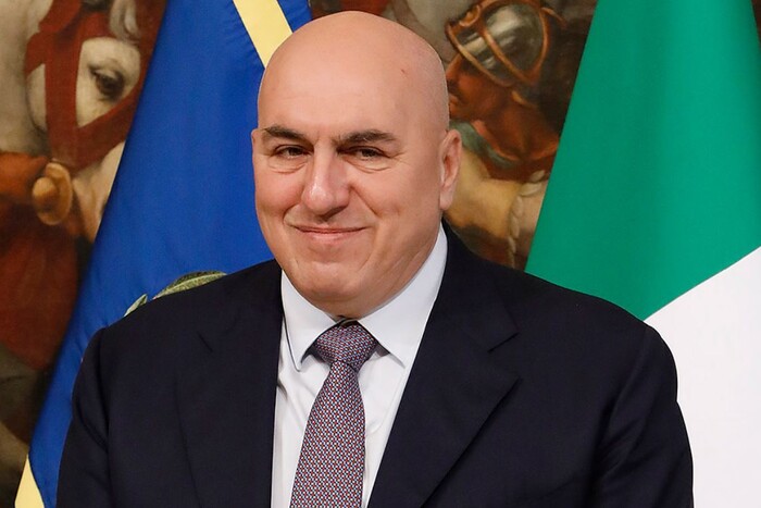 Міністр оборони Італії закликав до відкритого діалогу з Росією
