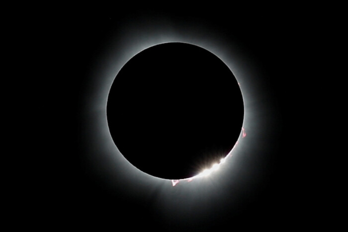 Повне сонячне затемнення: яким було явище (фото)