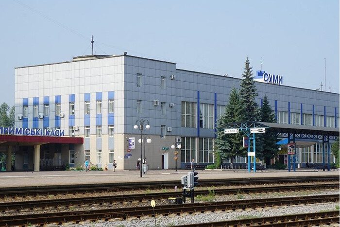 Росіяни вдарили по вокзалу в Сумах: «Укрзалізниця» повідомила про наслідки