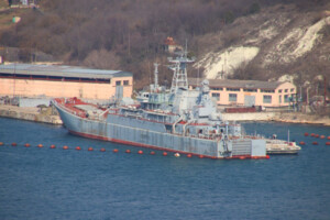 Окупанти використовують захоплені українські кораблі як мішені