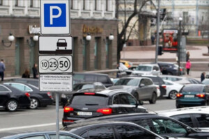 Паркування у Києві знову стане платним