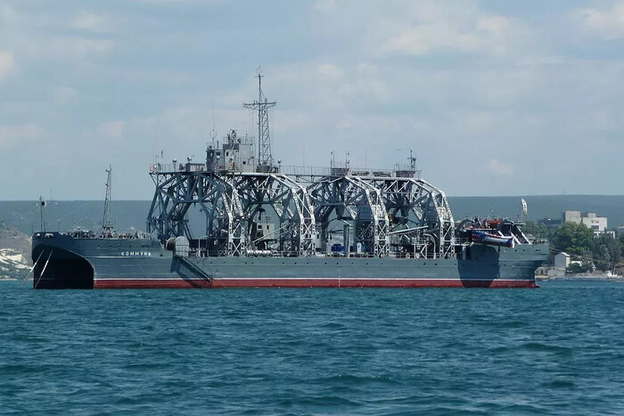 ВМС підтвердили удар по російському судну в окупованому Криму