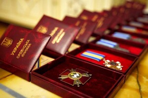 Зеленський нагородив посмертно 198 захисників України