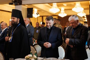 Молитовний сніданок в Ужгороді завершився скандалом: українські церкви проігнорували захід  