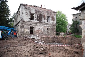 Наслідки ракетного удару по психлікарні в Харкові