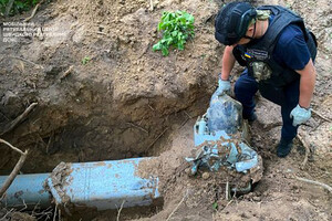 У Голосіївському районі столиці чоловік знайшов бойову частину ракети (фото)