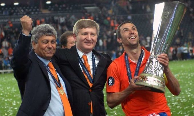 Луческу, Ахметов і Даріо Срна з Кубком УЄФА-2008/2009