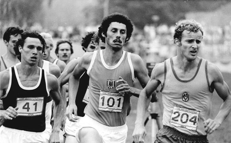 Попередній рекордсмен Андреас Буссе (у центрі) на Олімпіаді-1980 був четвертим на 800-метрівці і п'ятим на 1500 м