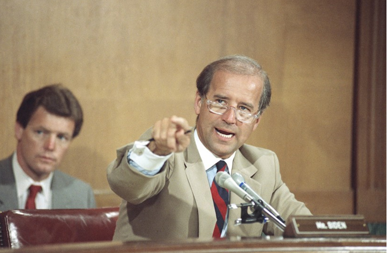 Байден в 1989 году во время выступления в Сенате