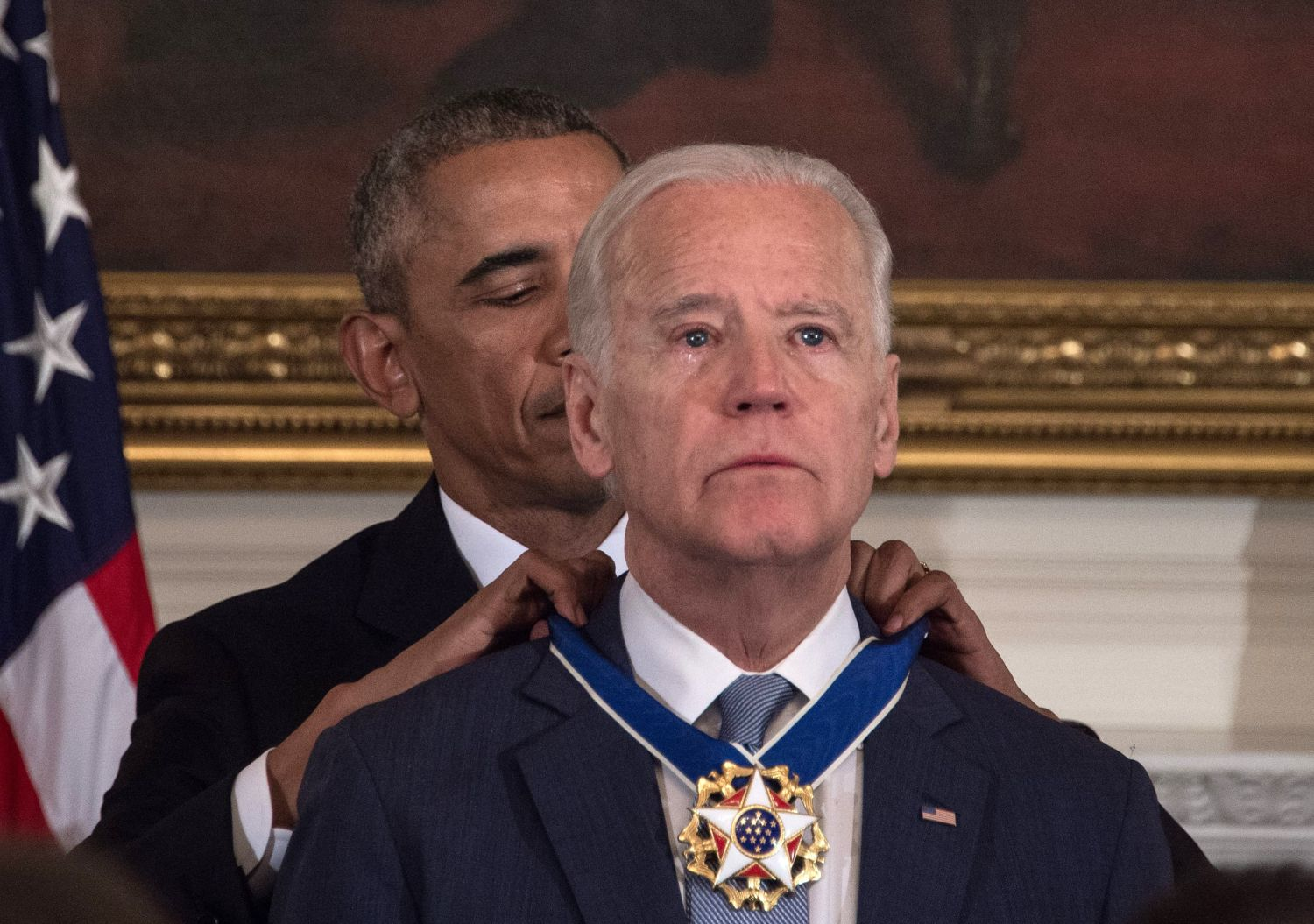 Под конец своего президентства Обама сделал подарок Байдена: наградил одной из крупнейших государственных нагород6 президентской медалью Свободы