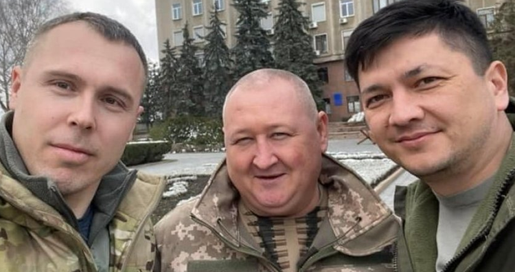Виталий Ким считает генерала Марченко (по центру) эффективным антикризисным менеджером/Фото из открытых источников