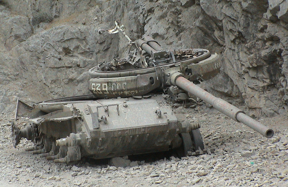 В Афганистане Т-62 охраняли колонны, но это получалось не всегда удачноФото: warbook.club