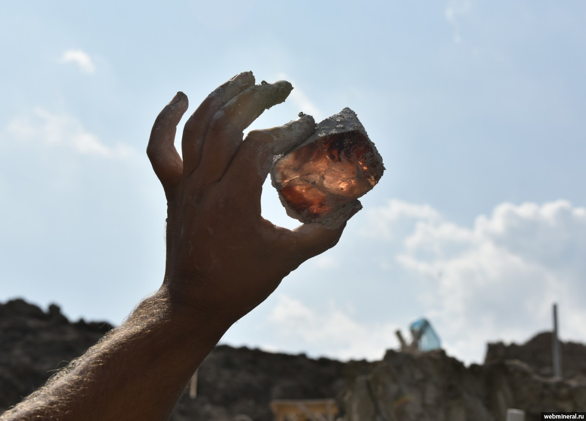 Кристал топазу з Хорошівського родовища. Фото: webmineral.ru