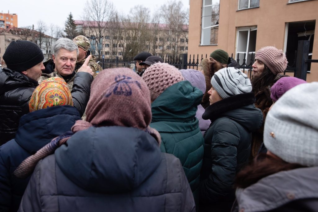 Порошенко привіз допомогу мешканцям Чернігова (фото: Європейська солідарність)