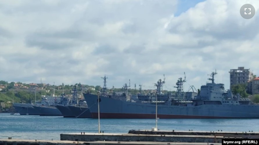 Кораблі Чорноморського флоту Росії біля Мінної стінки у Південній бухті