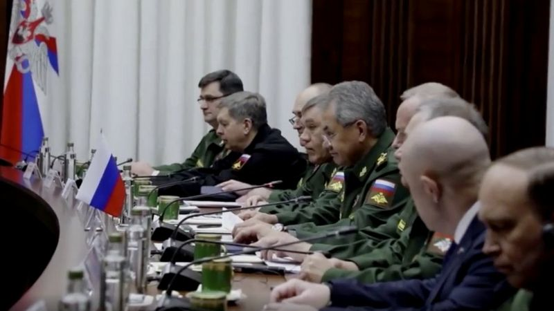 Бизнесмен Евгений Пригожин (второй справа) – единственный человек в штатском среди участников встречи с ливийской военной делегацией в ноябре 2018 года