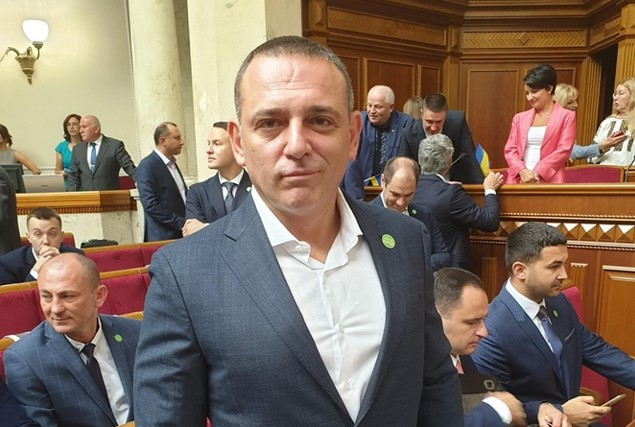«Слуга» Максим Бужанський хоче повернути право виступати в парламенті російською