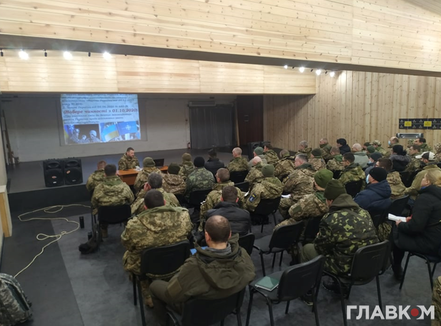 Навчання Сил територіальної оборони. Лекційне заняття (фото: glavcom.ua)