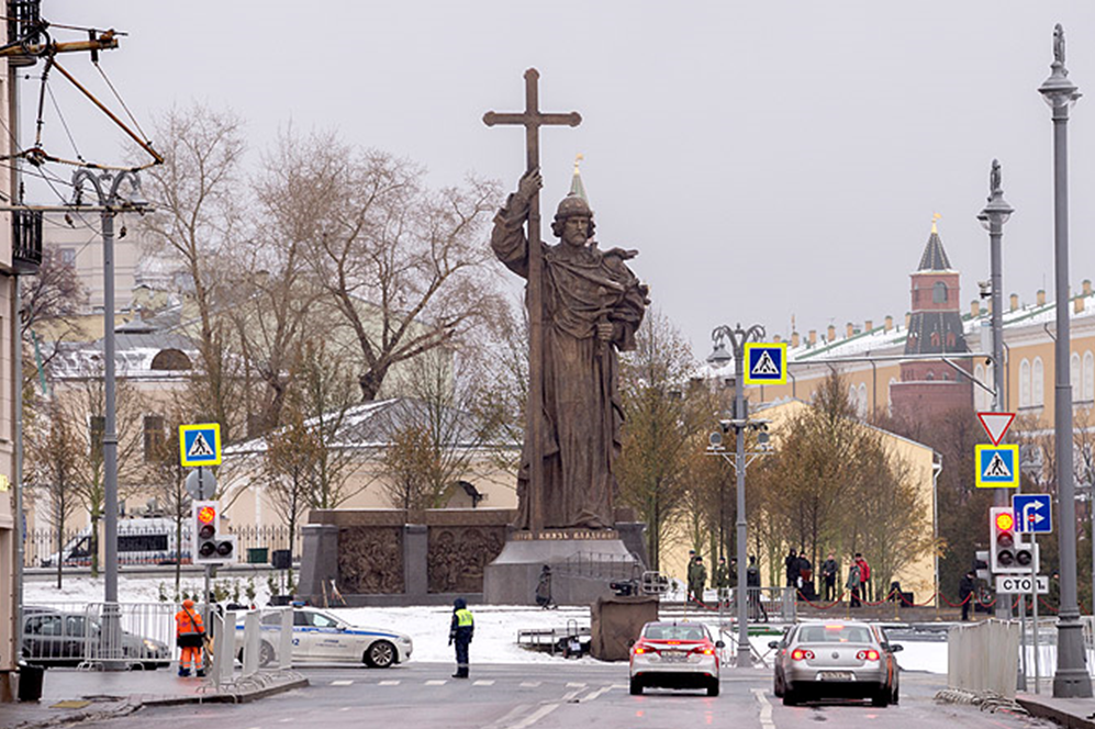 Шесть лет назад в центре Москвы Путин открыл памятник... киевскому князю Владимиру