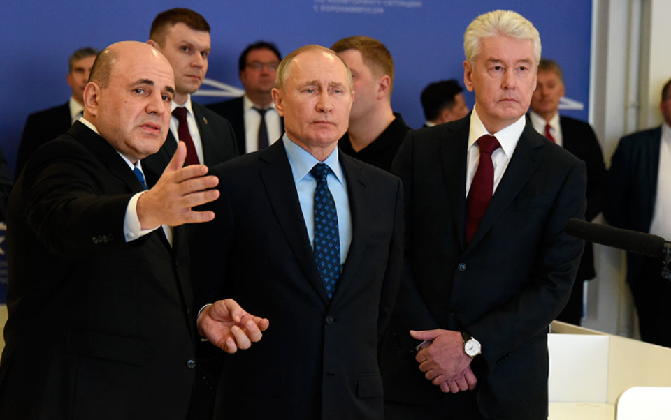 Михайло Мішустін (ліворуч) поки перемагає Сергія Собяніна у змаганні на роль «нового Горбачова», але це до найближчої постсанкційної економічної кризи (фото з відкритих джерел)
